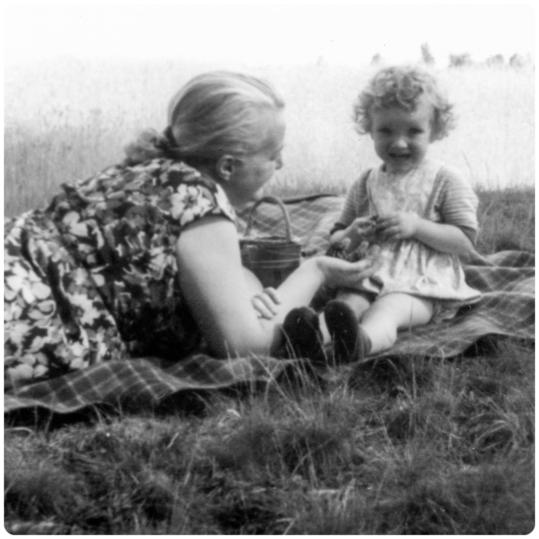 ELIZABETH APRIL MOTHER CARD